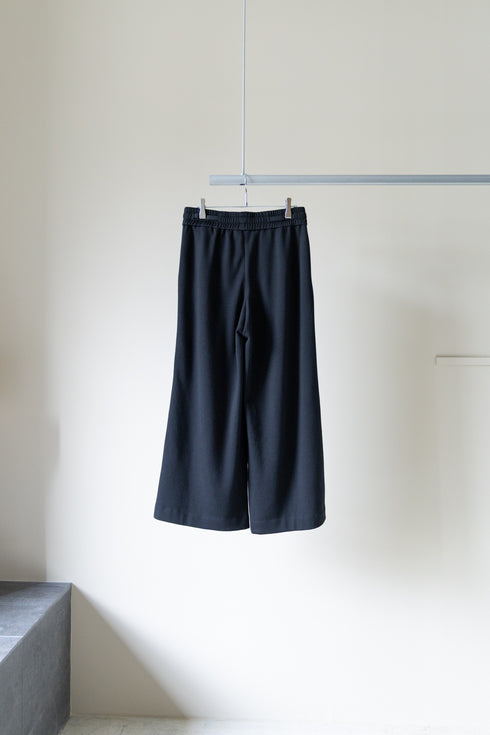 【ETHOSENS】"スーパー140'sウールピンタックスウェットパンツ"